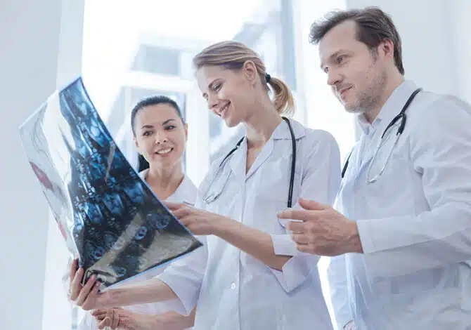 Glad,Oncologists,Discussing,Ct,Scan,Result,In,The,Clinic